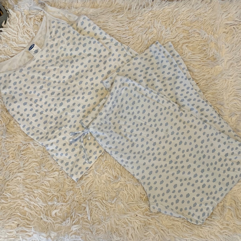Old Navy lounge PJ Set White with Blue Clouds Sz L